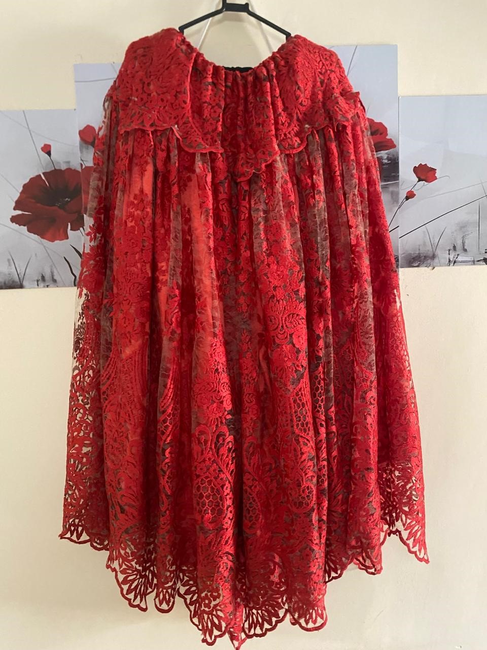 SAIA EM RENDA VERMELHA